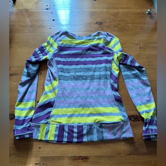 Lululemon top - Picture 2 of 6